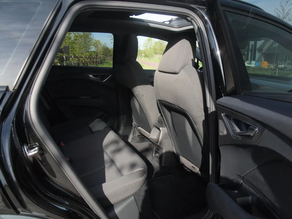 40 Launch edition Advanced Plus 77 kWh | SOH 92% | Panoramadak | Sonos | Camera | Black optic pakket | NL-Auto |