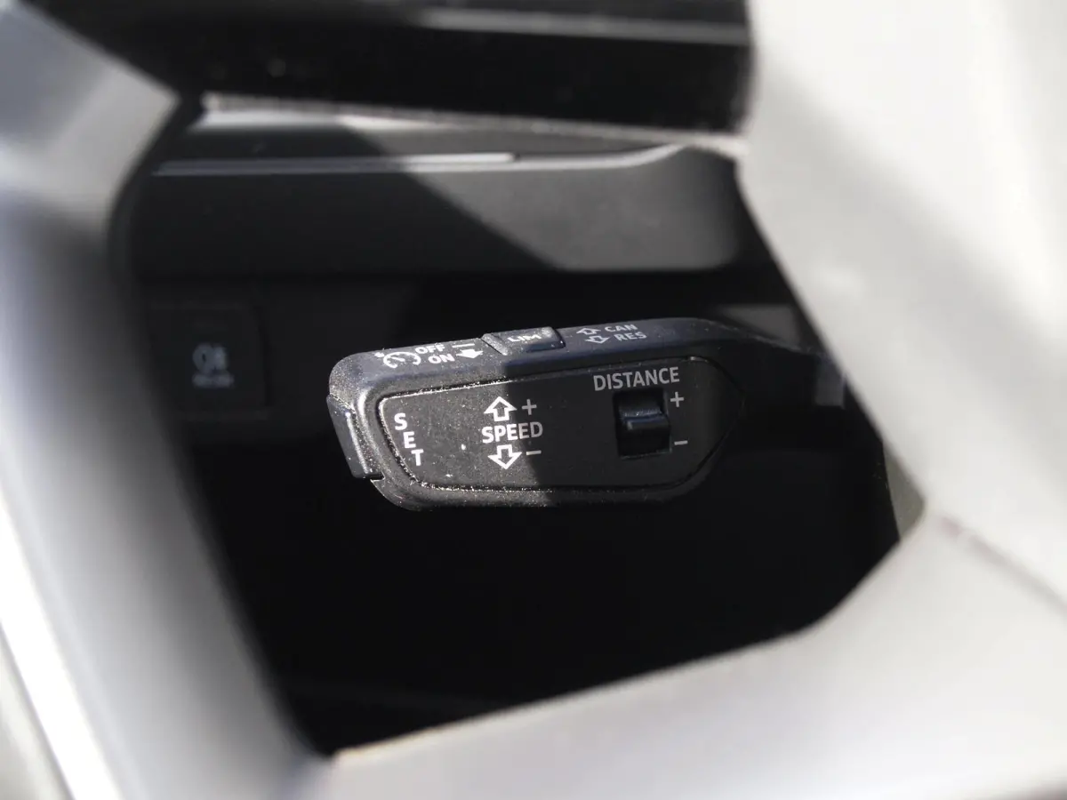 40 Launch edition Advanced Plus 77 kWh | SOH 92% | Panoramadak | Sonos | Camera | Black optic pakket | NL-Auto |