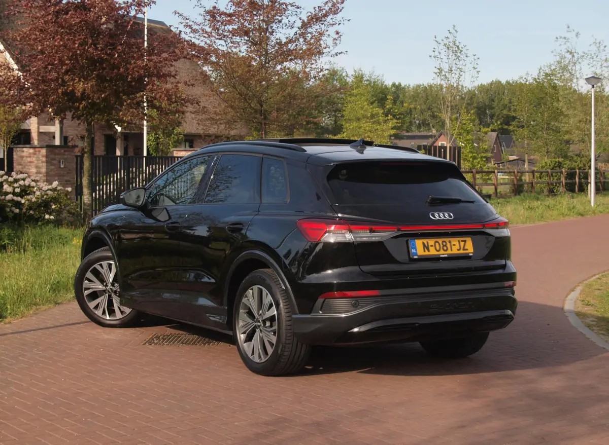 40 Launch edition Advanced Plus 77 kWh | SOH 92% | Panoramadak | Sonos | Camera | Black optic pakket | NL-Auto |