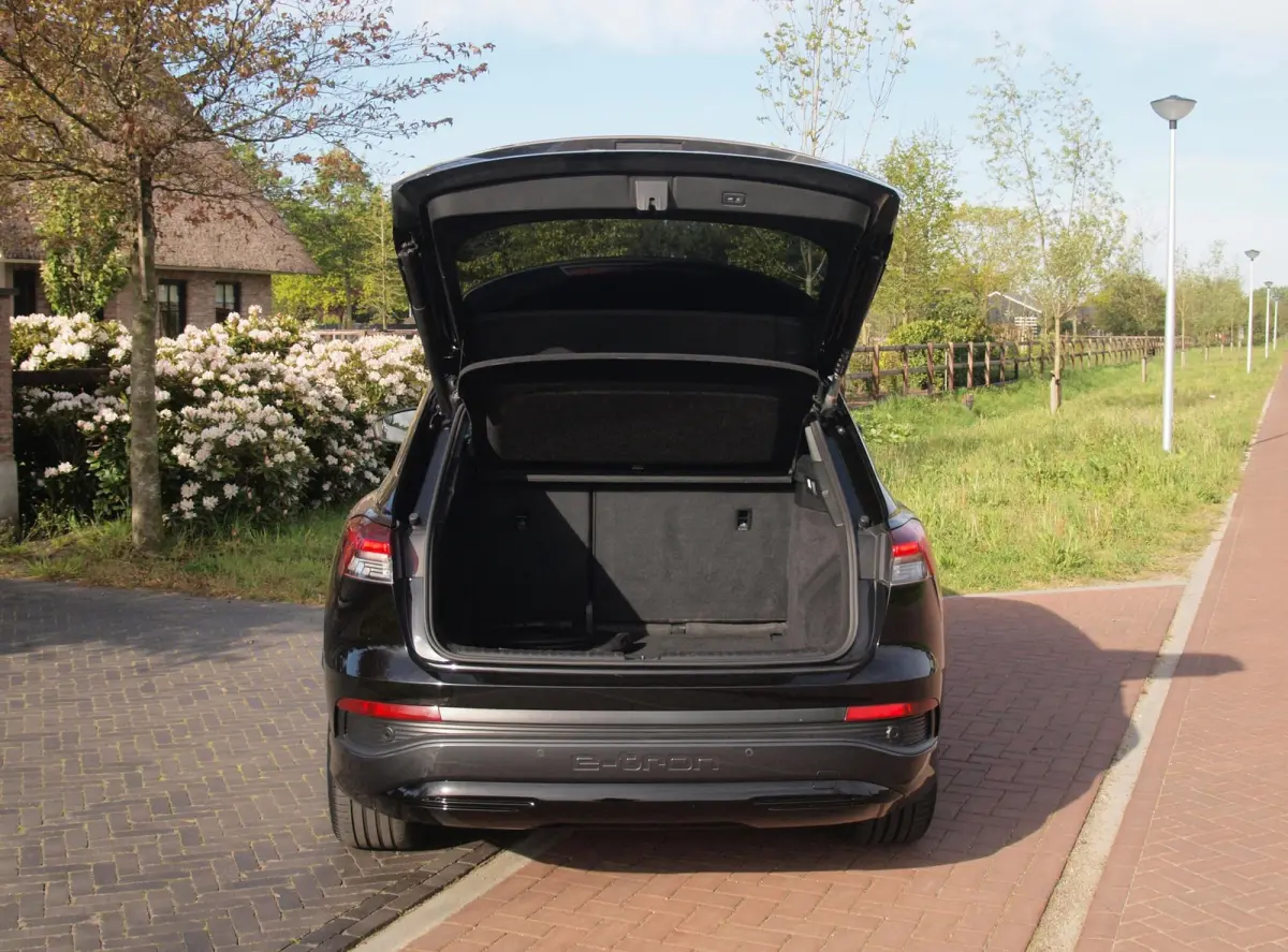 40 Launch edition Advanced Plus 77 kWh | SOH 92% | Panoramadak | Sonos | Camera | Black optic pakket | NL-Auto |