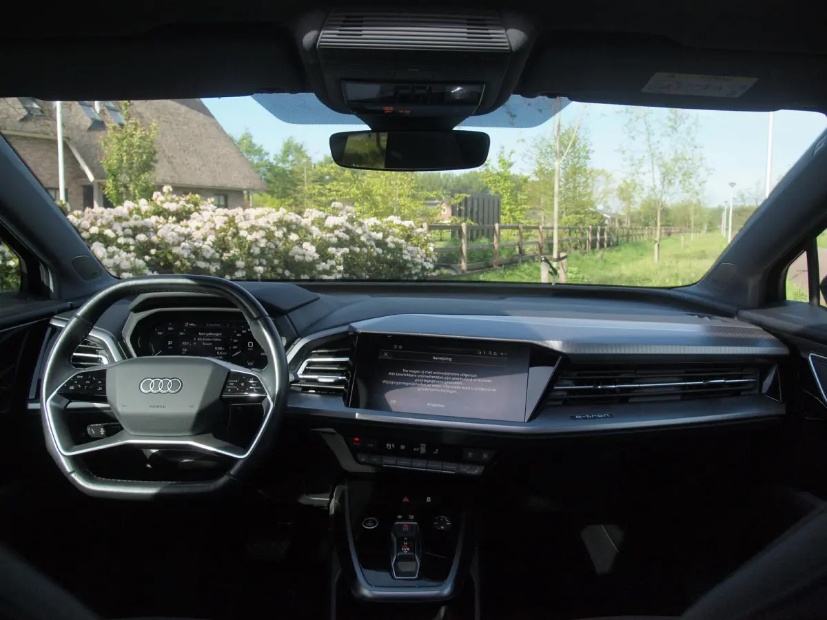 40 Launch edition Advanced Plus 77 kWh | SOH 92% | Panoramadak | Sonos | Camera | Black optic pakket | NL-Auto |