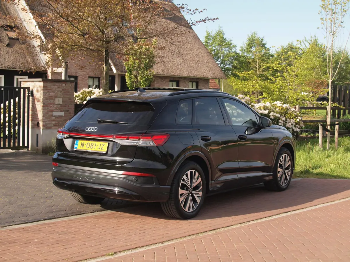 40 Launch edition Advanced Plus 77 kWh | SOH 92% | Panoramadak | Sonos | Camera | Black optic pakket | NL-Auto |