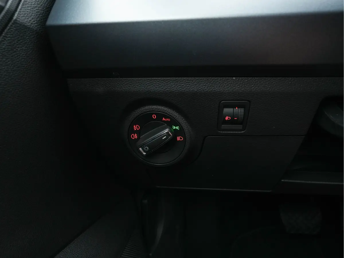 1.0 TSI Style Business Intense (INCL-BTW) Aut. *ADAPTIVE-CRUISE | NAVI-FULLMAP | KEYLESS | CAMERA | DAB | CARPLAY | PRIVACY-GLASS | ECC | PDC | 16''ALU*