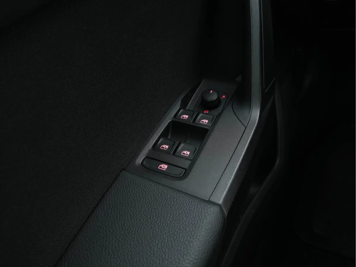 1.0 TSI Style Business Intense (INCL-BTW) Aut. *ADAPTIVE-CRUISE | NAVI-FULLMAP | KEYLESS | CAMERA | DAB | CARPLAY | PRIVACY-GLASS | ECC | PDC | 16''ALU*