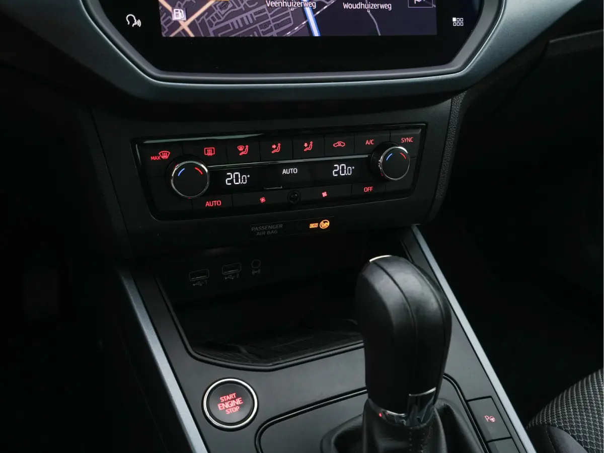 1.0 TSI Style Business Intense (INCL-BTW) Aut. *ADAPTIVE-CRUISE | NAVI-FULLMAP | KEYLESS | CAMERA | DAB | CARPLAY | PRIVACY-GLASS | ECC | PDC | 16''ALU*