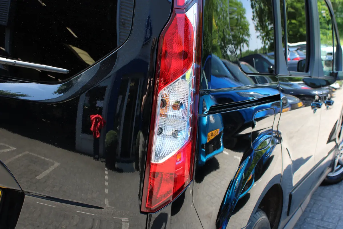 Compact 1.0 Titanium | PANODAK | DODE HOEK | PARK SENS V+A | CRUISE | CAMERA | LANE ASSIST | APPLE CARPLAY/ANDROID AUTO
