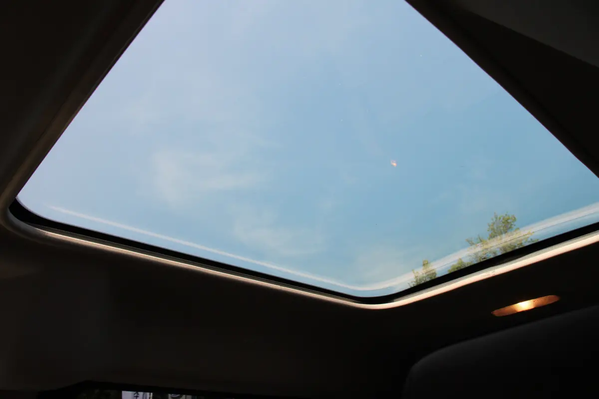 Compact 1.0 Titanium | PANODAK | DODE HOEK | PARK SENS V+A | CRUISE | CAMERA | LANE ASSIST | APPLE CARPLAY/ANDROID AUTO