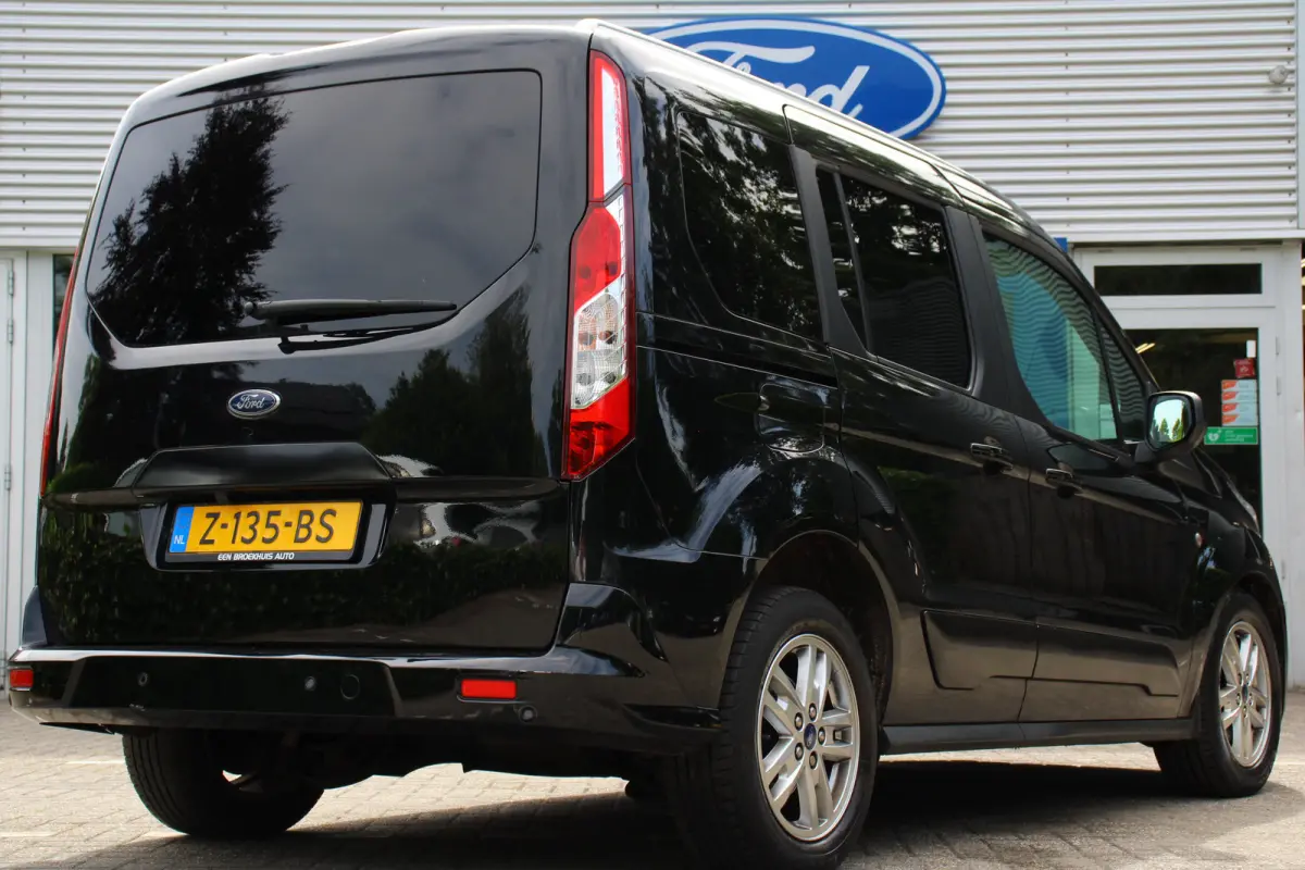 Compact 1.0 Titanium | PANODAK | DODE HOEK | PARK SENS V+A | CRUISE | CAMERA | LANE ASSIST | APPLE CARPLAY/ANDROID AUTO