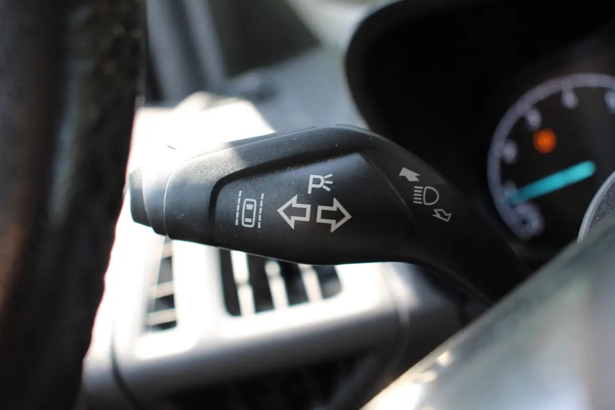 Compact 1.0 Titanium | PANODAK | DODE HOEK | PARK SENS V+A | CRUISE | CAMERA | LANE ASSIST | APPLE CARPLAY/ANDROID AUTO