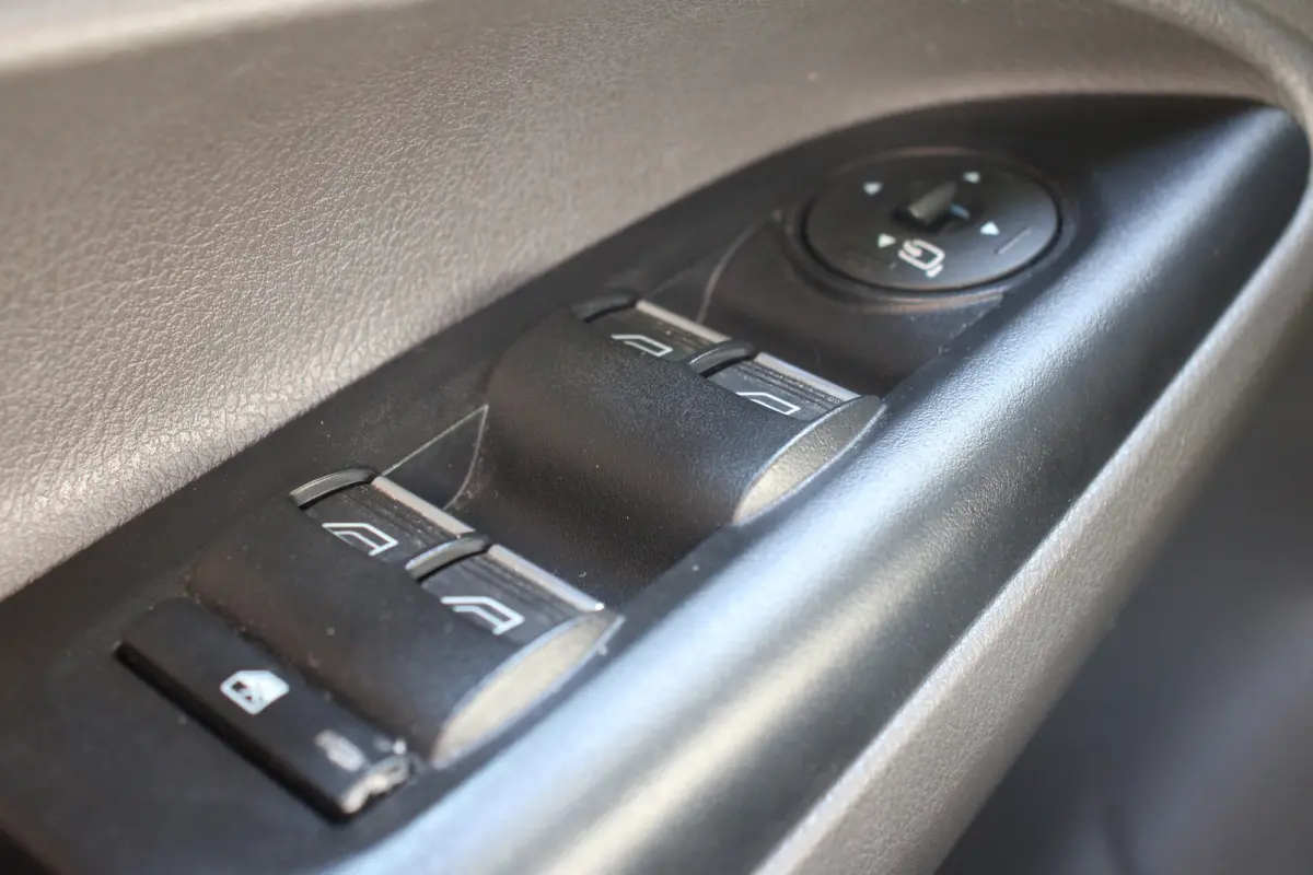 Compact 1.0 Titanium | PANODAK | DODE HOEK | PARK SENS V+A | CRUISE | CAMERA | LANE ASSIST | APPLE CARPLAY/ANDROID AUTO