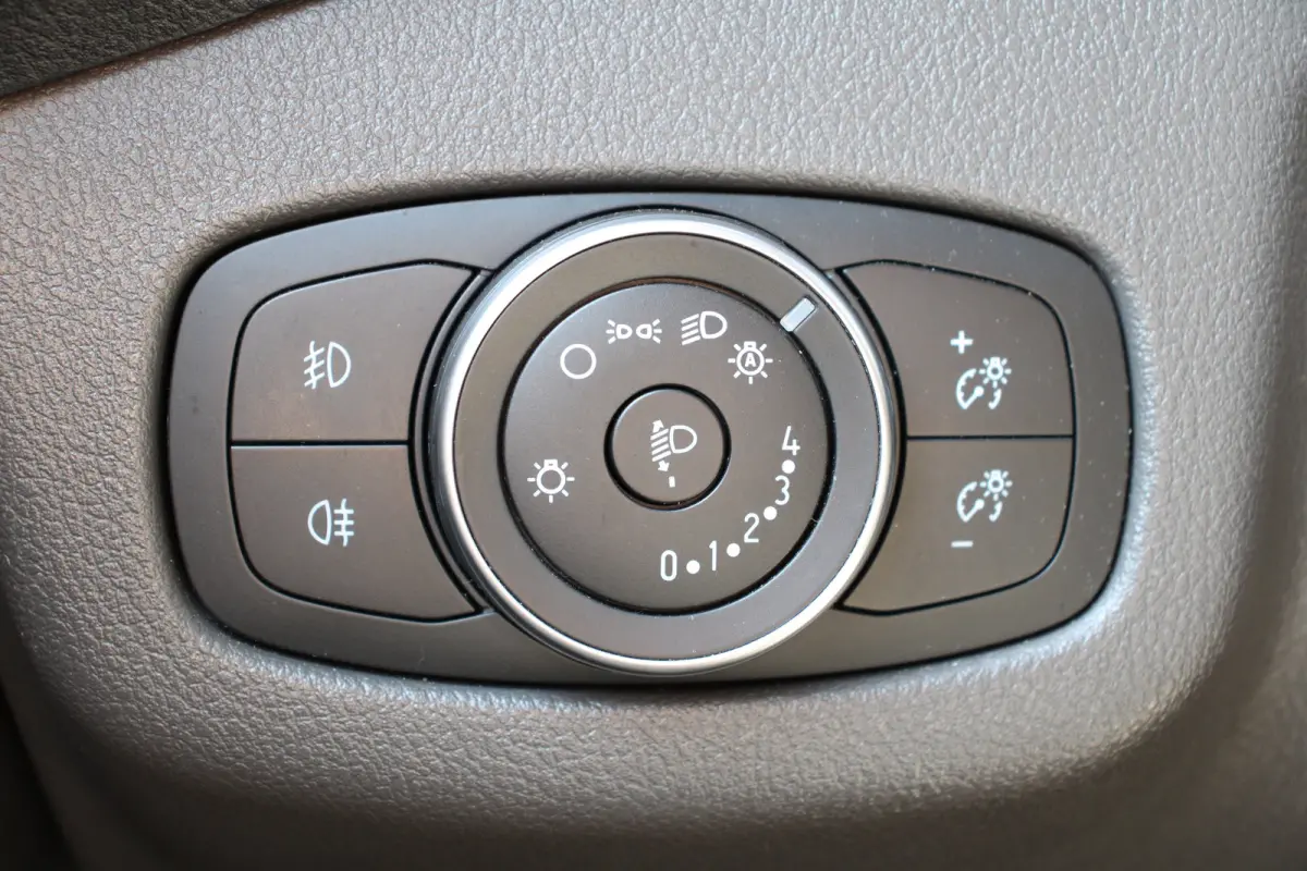Compact 1.0 Titanium | PANODAK | DODE HOEK | PARK SENS V+A | CRUISE | CAMERA | LANE ASSIST | APPLE CARPLAY/ANDROID AUTO