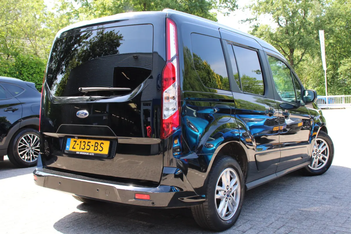 Compact 1.0 Titanium | PANODAK | DODE HOEK | PARK SENS V+A | CRUISE | CAMERA | LANE ASSIST | APPLE CARPLAY/ANDROID AUTO