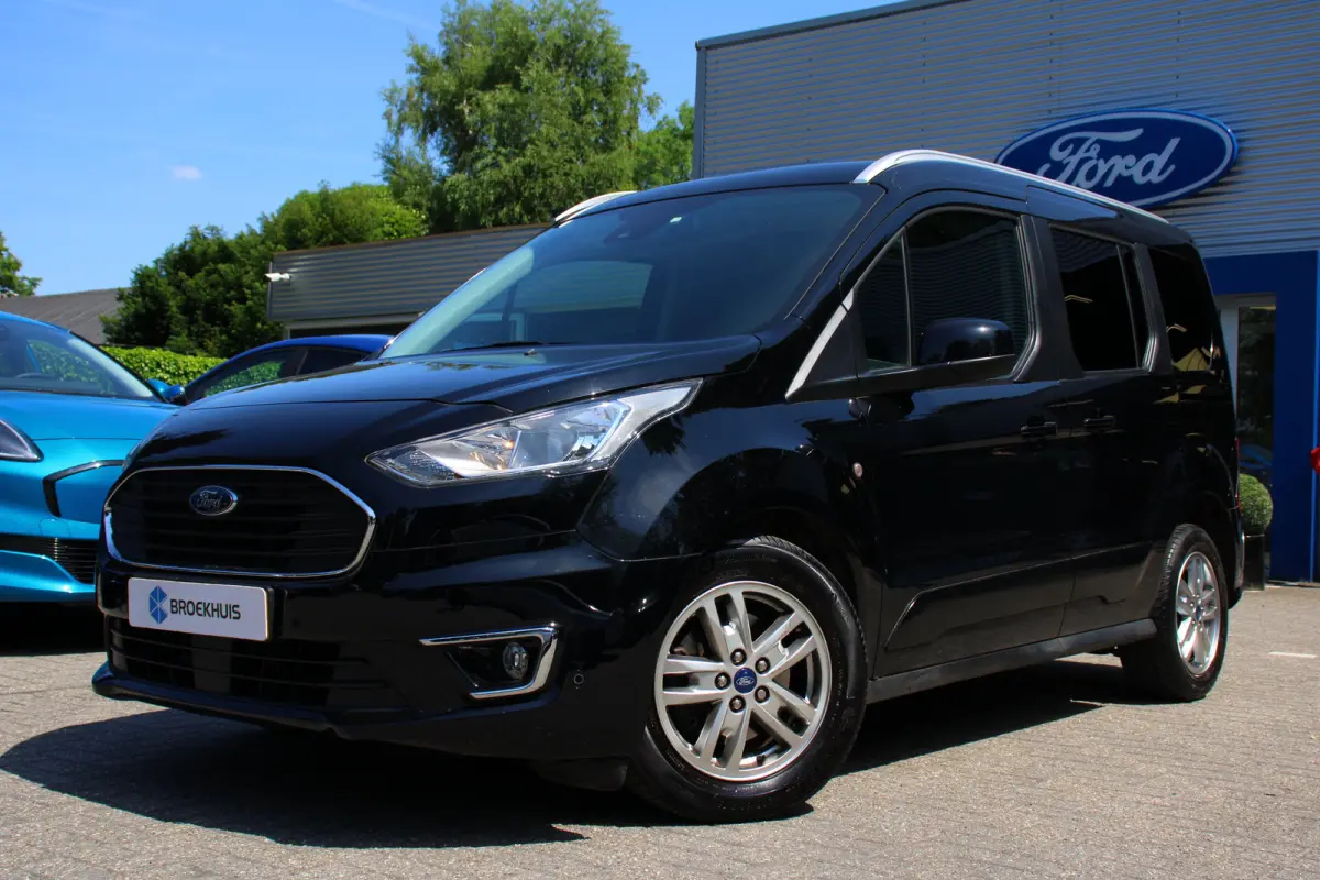 Compact 1.0 Titanium | PANODAK | DODE HOEK | PARK SENS V+A | CRUISE | CAMERA | LANE ASSIST | APPLE CARPLAY/ANDROID AUTO