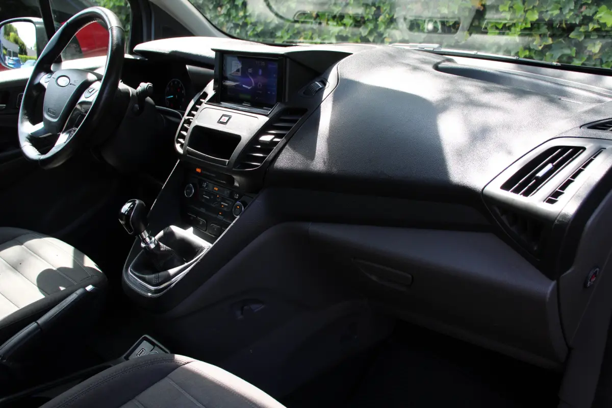 Compact 1.0 Titanium | PANODAK | DODE HOEK | PARK SENS V+A | CRUISE | CAMERA | LANE ASSIST | APPLE CARPLAY/ANDROID AUTO