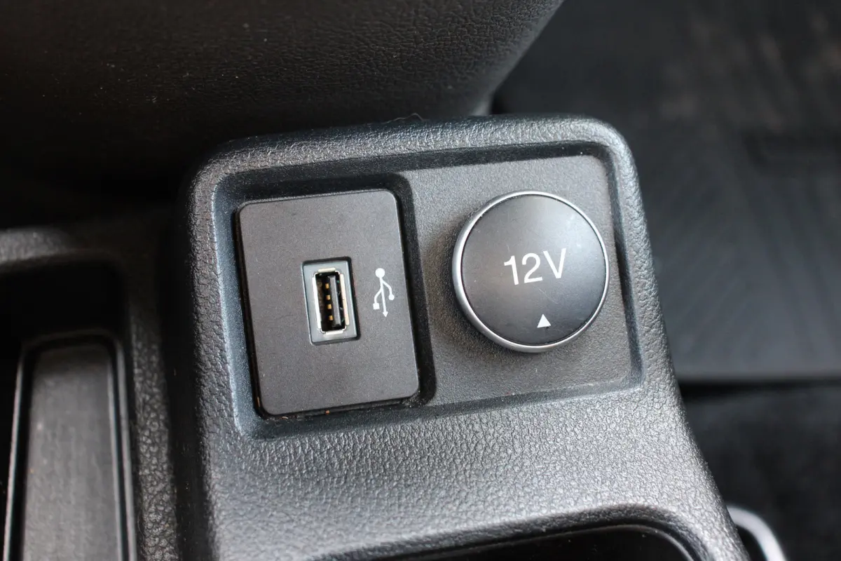 Compact 1.0 Titanium | PANODAK | DODE HOEK | PARK SENS V+A | CRUISE | CAMERA | LANE ASSIST | APPLE CARPLAY/ANDROID AUTO