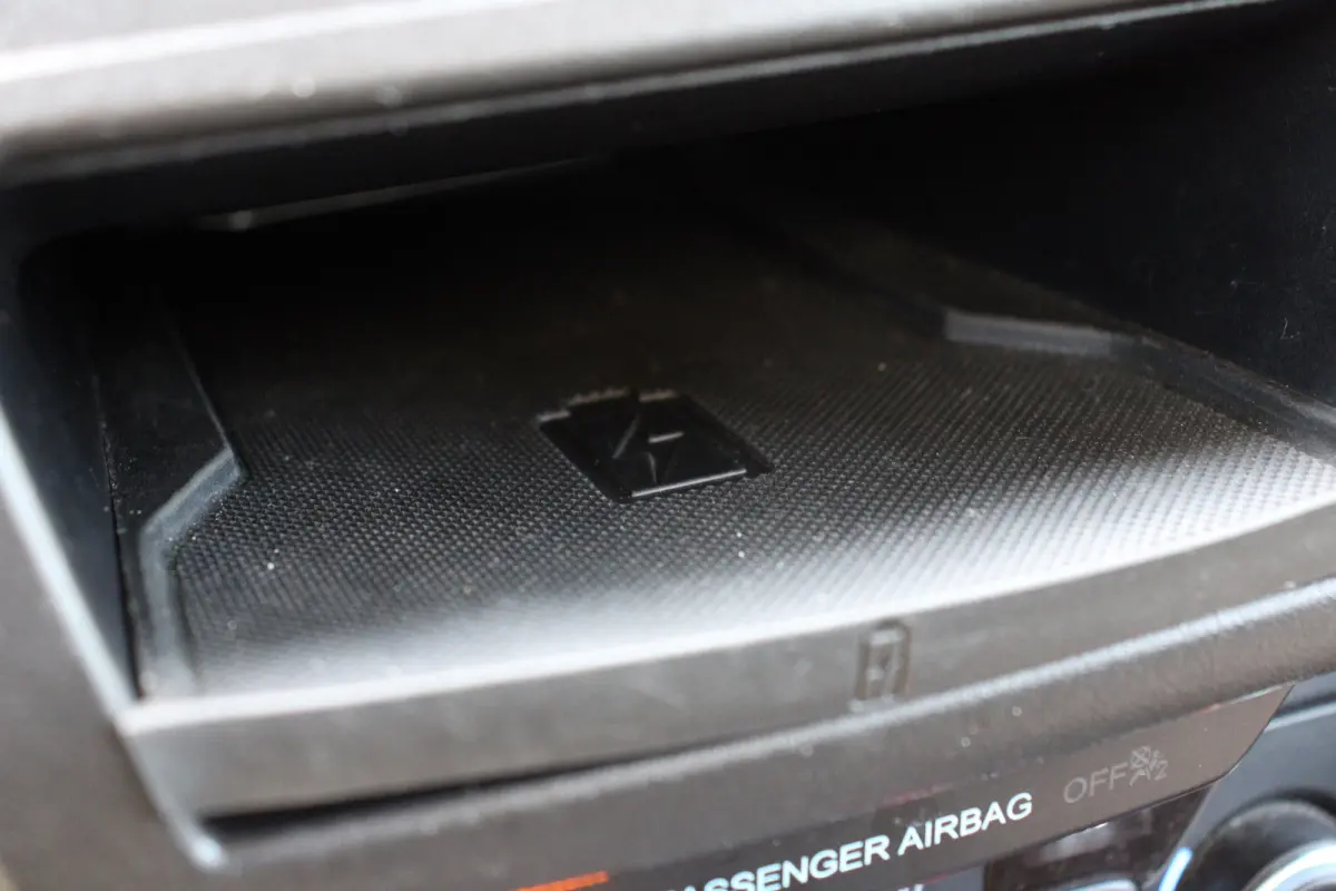 Compact 1.0 Titanium | PANODAK | DODE HOEK | PARK SENS V+A | CRUISE | CAMERA | LANE ASSIST | APPLE CARPLAY/ANDROID AUTO