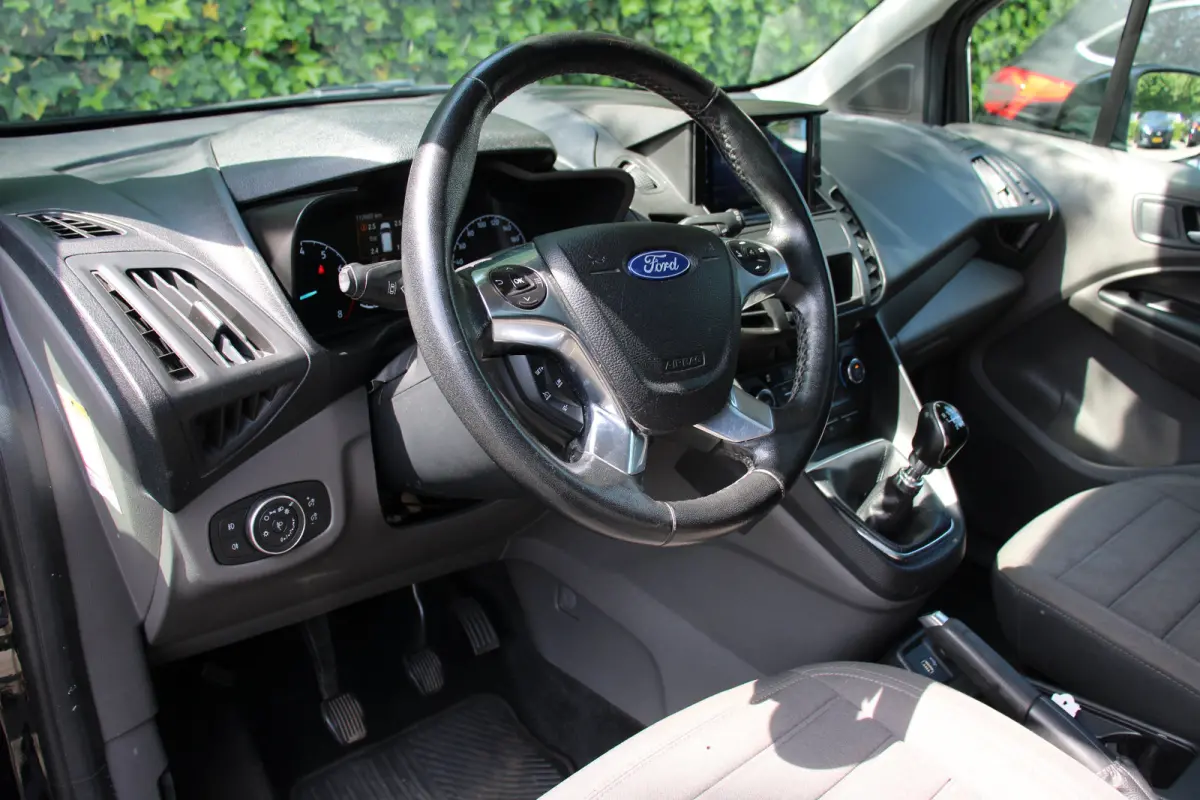 Compact 1.0 Titanium | PANODAK | DODE HOEK | PARK SENS V+A | CRUISE | CAMERA | LANE ASSIST | APPLE CARPLAY/ANDROID AUTO