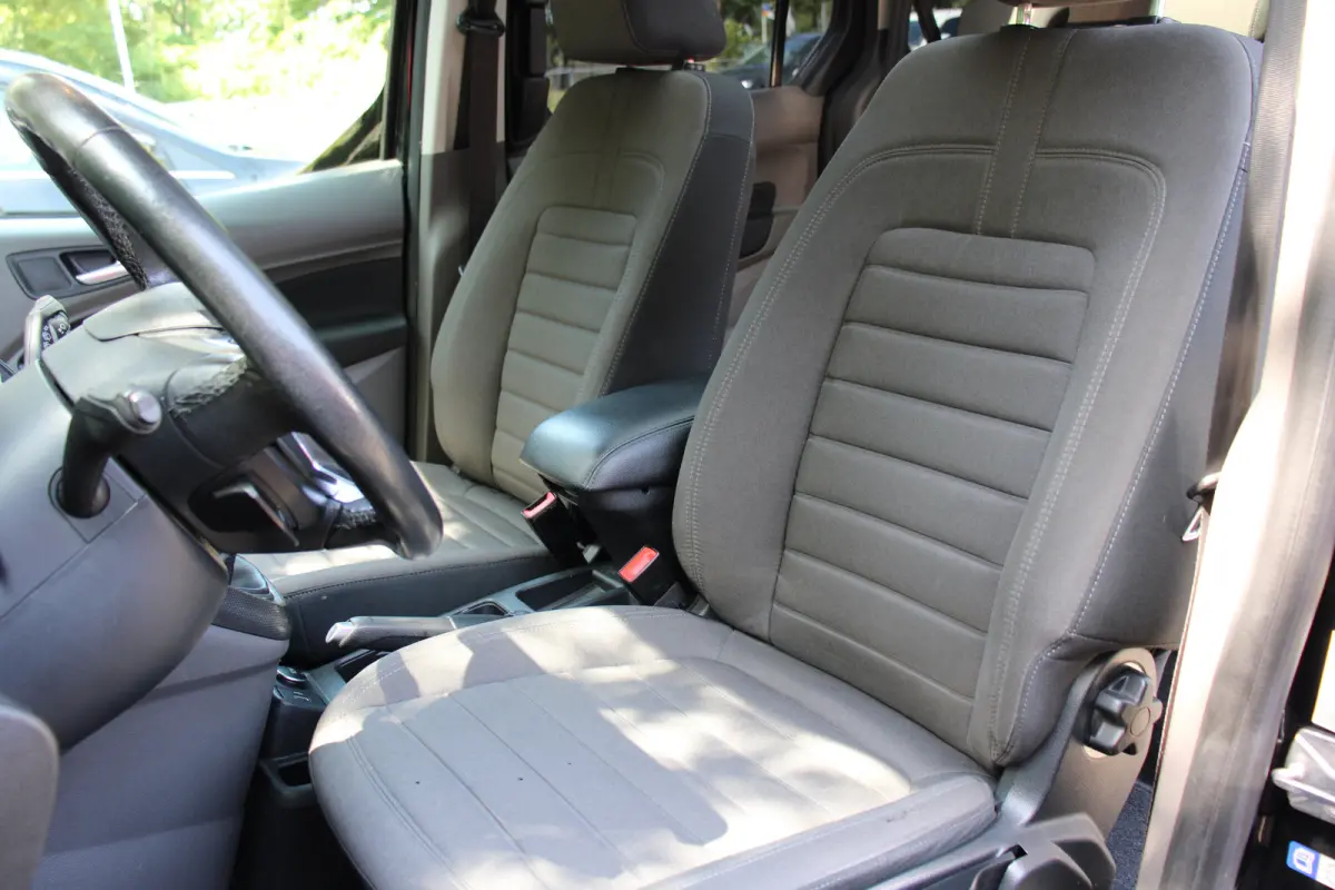 Compact 1.0 Titanium | PANODAK | DODE HOEK | PARK SENS V+A | CRUISE | CAMERA | LANE ASSIST | APPLE CARPLAY/ANDROID AUTO