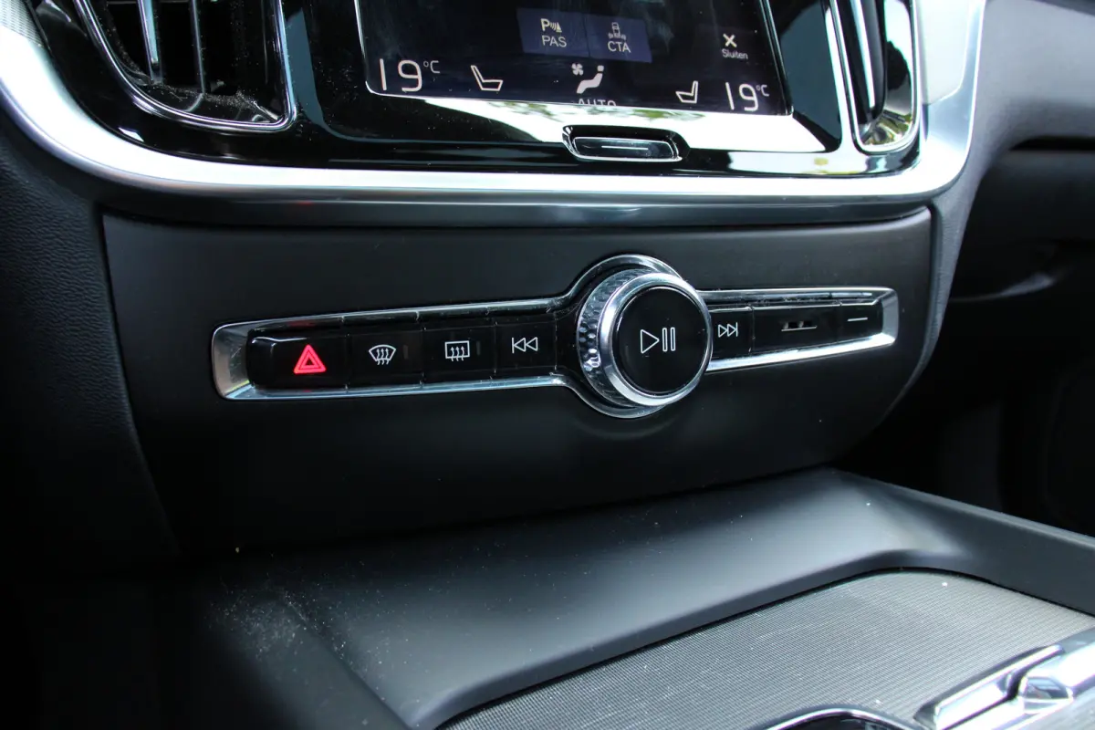 2.0 T4 R-Design | NL-AUTO! | PANODAK | ELEKTR. STOEL INCL. MEMORY | ELEKTR. TREKHAAK | STOELVERWARMING | ADAPTIVE CRUISE | DODE HOEK | LANE ASSIST