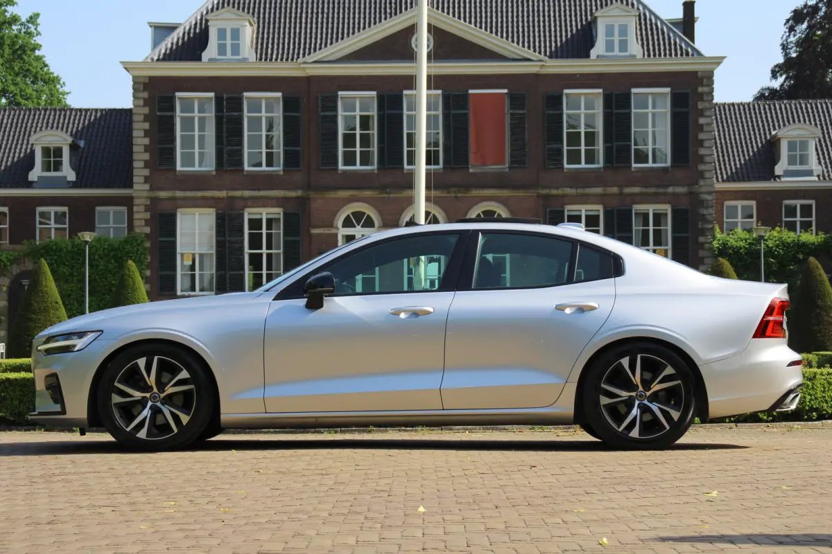 2.0 T4 R-Design | NL-AUTO! | PANODAK | ELEKTR. STOEL INCL. MEMORY | ELEKTR. TREKHAAK | STOELVERWARMING | ADAPTIVE CRUISE | DODE HOEK | LANE ASSIST