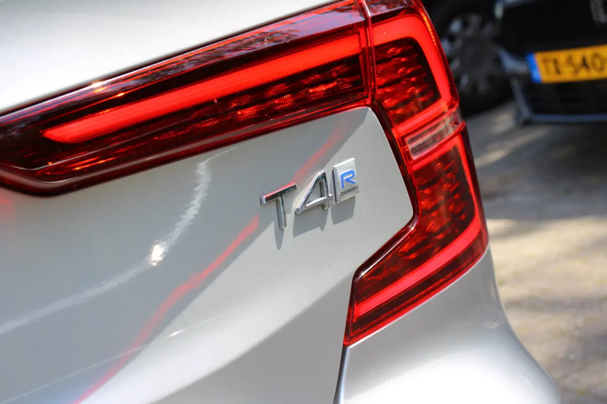 2.0 T4 R-Design | NL-AUTO! | PANODAK | ELEKTR. STOEL INCL. MEMORY | ELEKTR. TREKHAAK | STOELVERWARMING | ADAPTIVE CRUISE | DODE HOEK | LANE ASSIST
