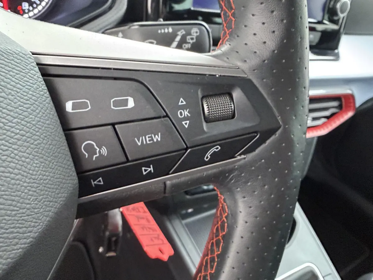 1.0 EcoTSI FR | Apple CarPlay | LED Koplampen | Climate Control |