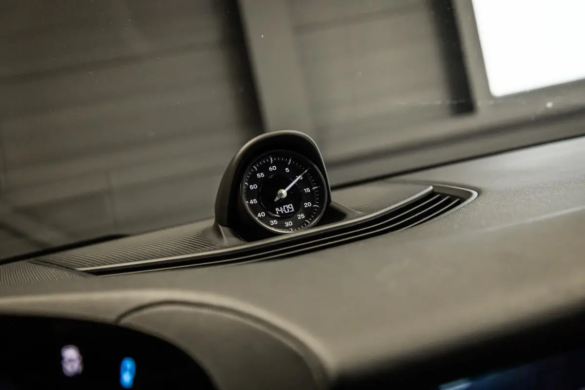 Performance 93 kWh Passenger Display | Pano | Chrono | 360 Camera