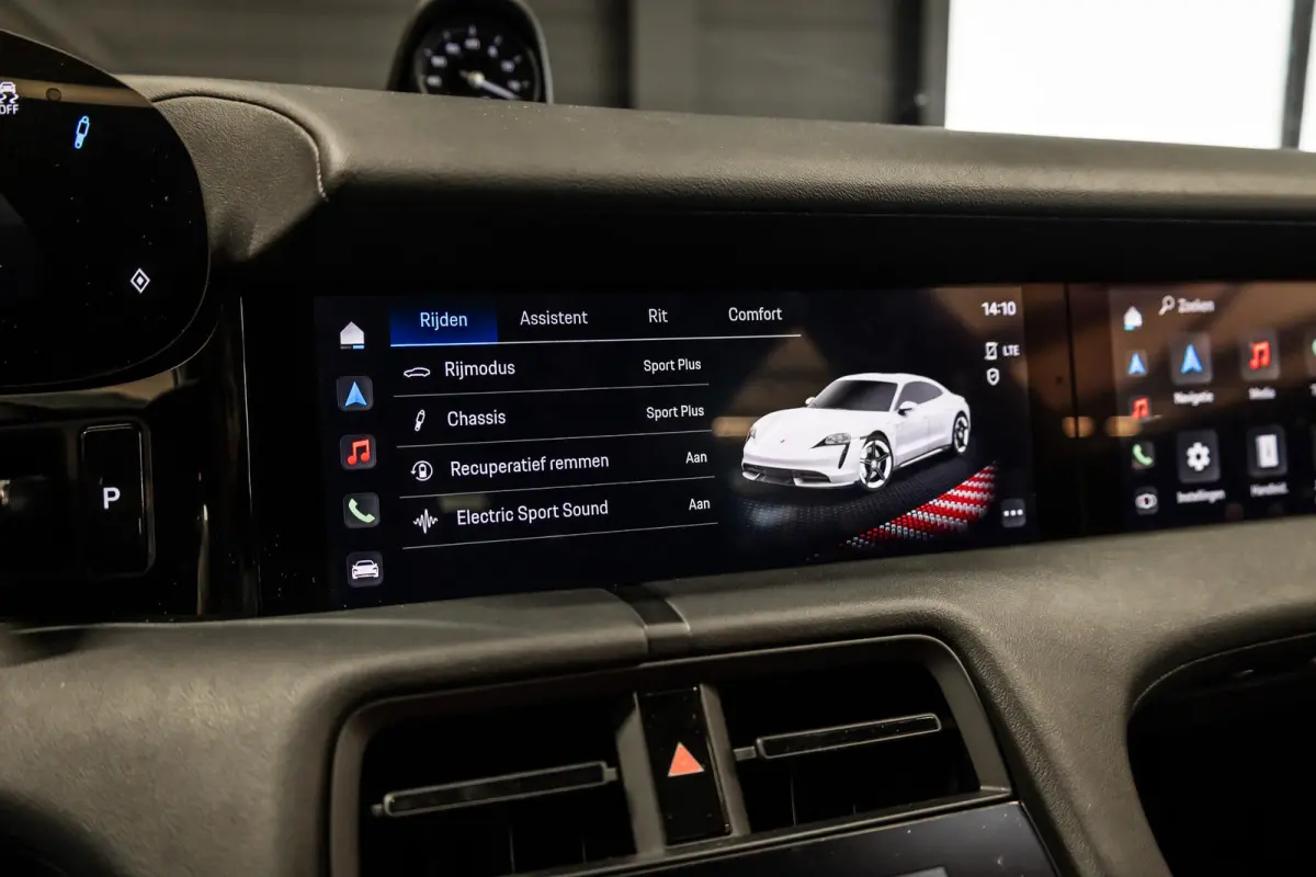 Performance 93 kWh Passenger Display | Pano | Chrono | 360 Camera