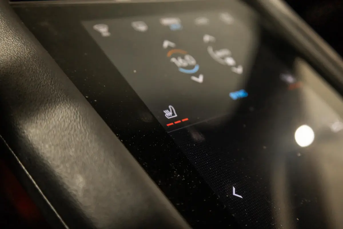 Performance 93 kWh Passenger Display | Pano | Chrono | 360 Camera