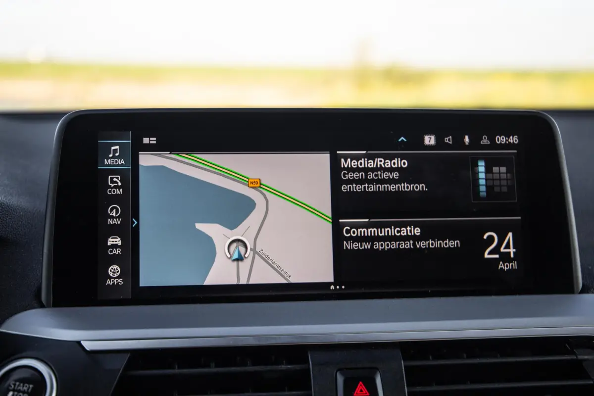 xDrive30e Executive BLACK LINE / PANORAMA DAK / CARPLAY / LEER / STOELVERWARMING / CAMERA