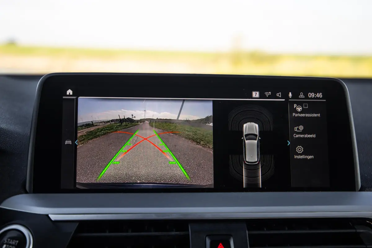 xDrive30e Executive BLACK LINE / PANORAMA DAK / CARPLAY / LEER / STOELVERWARMING / CAMERA