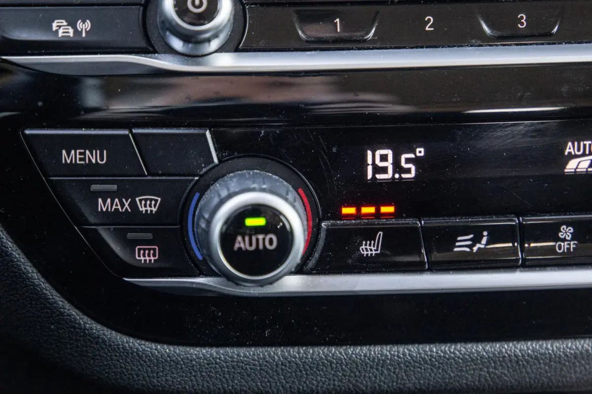 xDrive30e Executive BLACK LINE / PANORAMA DAK / CARPLAY / LEER / STOELVERWARMING / CAMERA