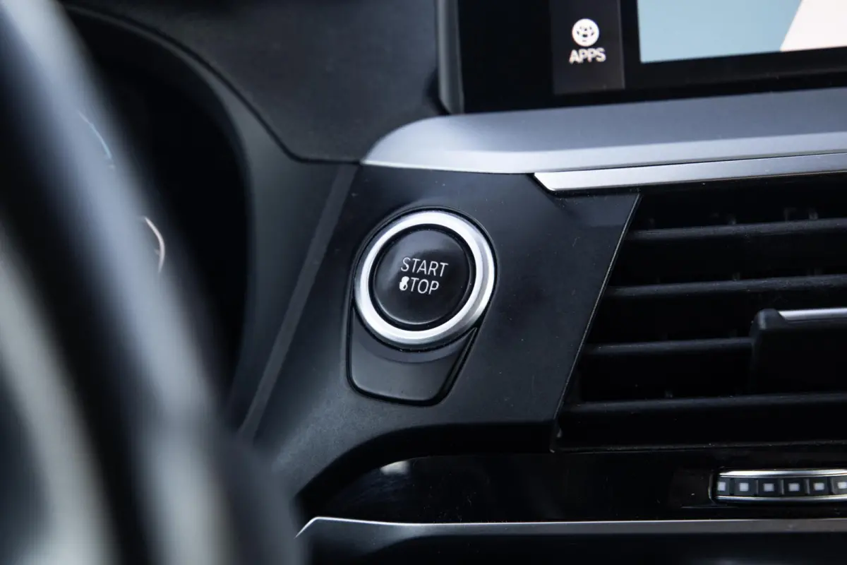 xDrive30e Executive BLACK LINE / PANORAMA DAK / CARPLAY / LEER / STOELVERWARMING / CAMERA