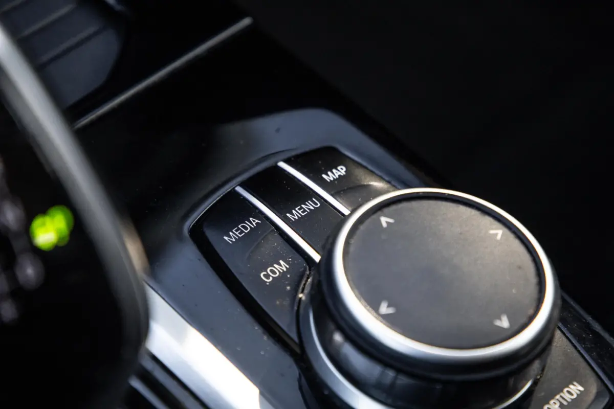 xDrive30e Executive BLACK LINE / PANORAMA DAK / CARPLAY / LEER / STOELVERWARMING / CAMERA