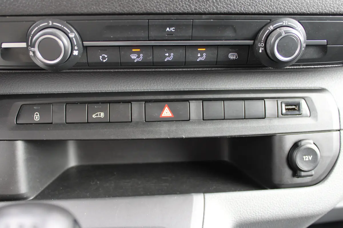 L3 2.0 CDTI 145 PK | TREKHAAK | NAVI | RVS IMPERIAAL | BETIMMERING | COMFORT WAND | APPLE CARPLAY/ANDROID AUTO |
