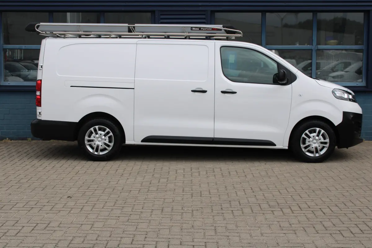 L3 2.0 CDTI 145 PK | TREKHAAK | NAVI | RVS IMPERIAAL | BETIMMERING | COMFORT WAND | APPLE CARPLAY/ANDROID AUTO |