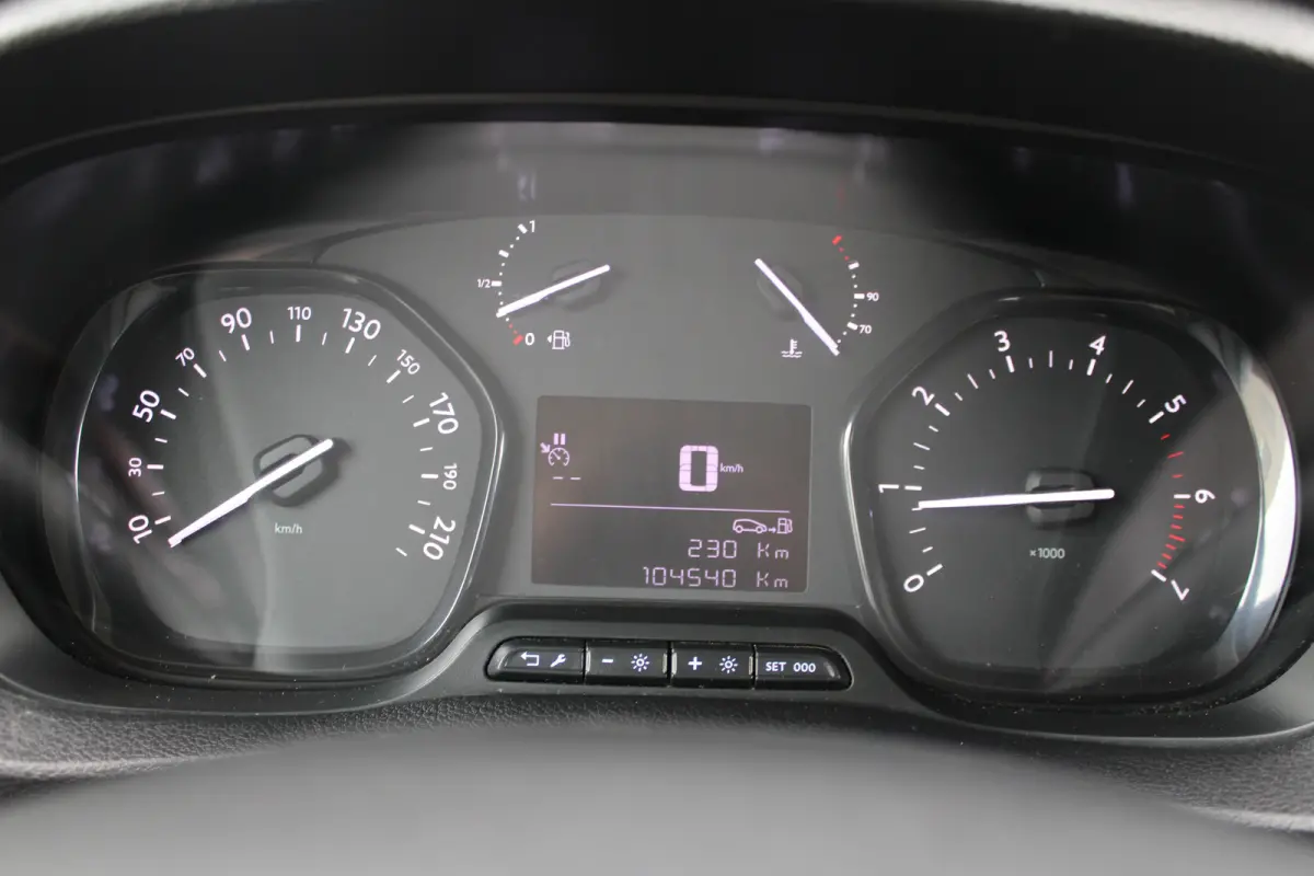 L3 2.0 CDTI 145 PK | TREKHAAK | NAVI | RVS IMPERIAAL | BETIMMERING | COMFORT WAND | APPLE CARPLAY/ANDROID AUTO |