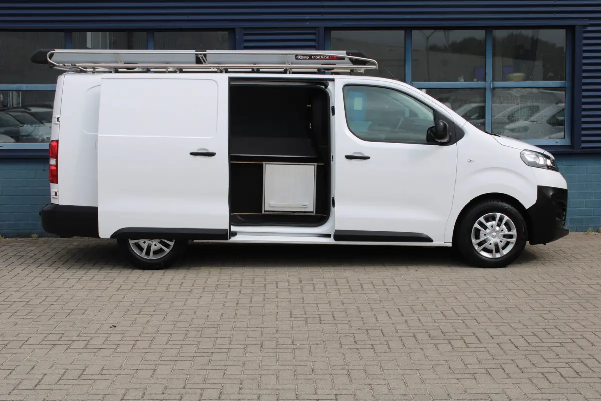 L3 2.0 CDTI 145 PK | TREKHAAK | NAVI | RVS IMPERIAAL | BETIMMERING | COMFORT WAND | APPLE CARPLAY/ANDROID AUTO |