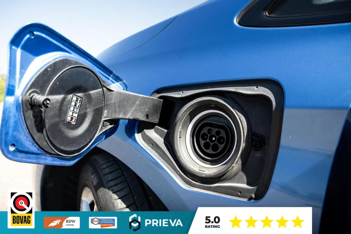 225xe M-Sport | Leder | Stoelverwarming | Memory