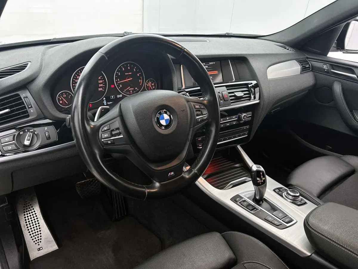 xDrive20i Executive | M SPORT PAKKET | NAVIGATIE | BLEUTOOTH | ELEKTRISCHE ACHTERKLEP |