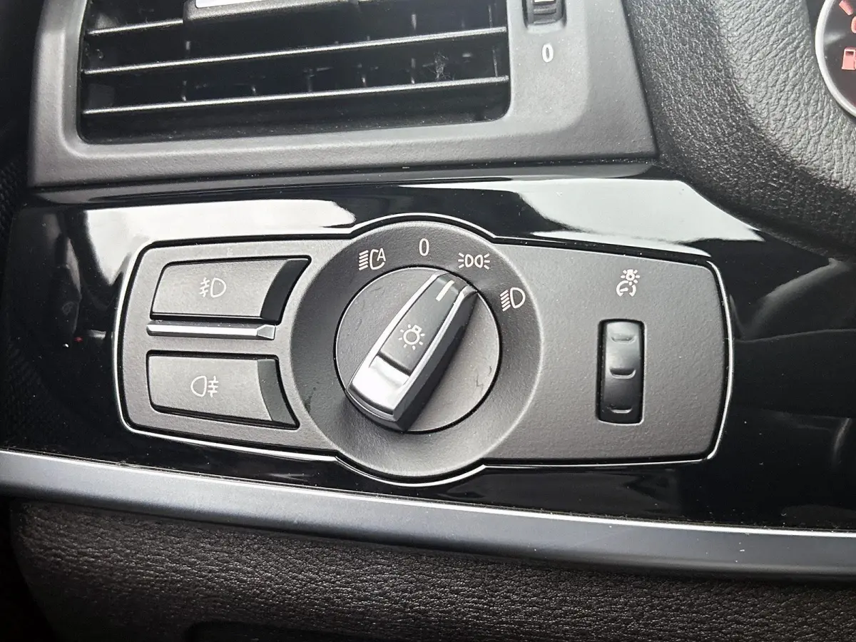 xDrive20i Executive | M SPORT PAKKET | NAVIGATIE | BLEUTOOTH | ELEKTRISCHE ACHTERKLEP |