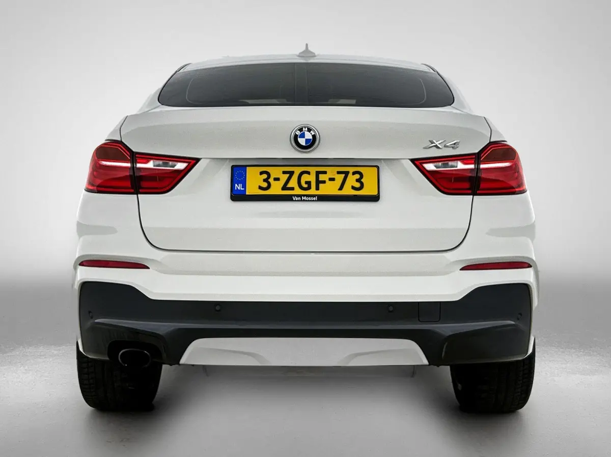 xDrive20i Executive | M SPORT PAKKET | NAVIGATIE | BLEUTOOTH | ELEKTRISCHE ACHTERKLEP |