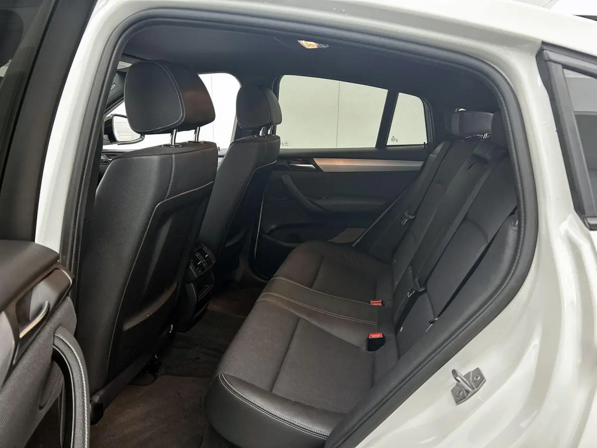 xDrive20i Executive | M SPORT PAKKET | NAVIGATIE | BLEUTOOTH | ELEKTRISCHE ACHTERKLEP |
