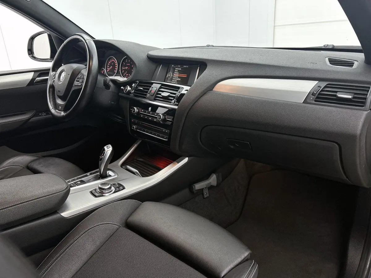 xDrive20i Executive | M SPORT PAKKET | NAVIGATIE | BLEUTOOTH | ELEKTRISCHE ACHTERKLEP |
