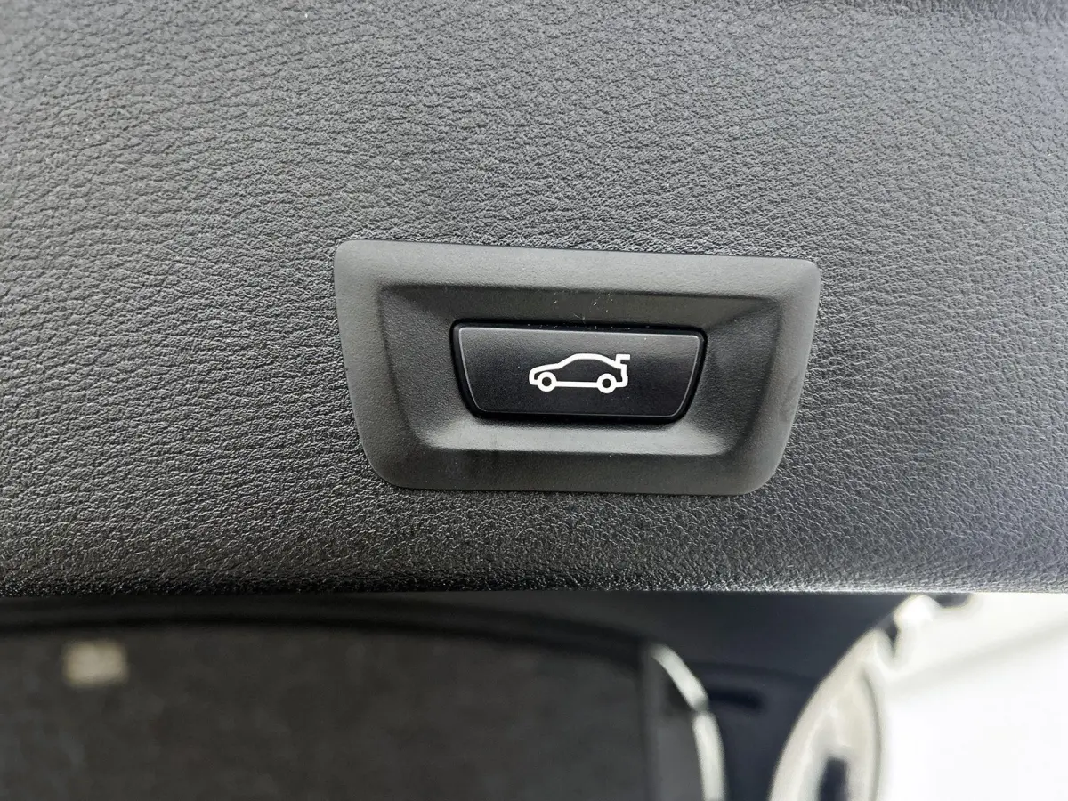 xDrive20i Executive | M SPORT PAKKET | NAVIGATIE | BLEUTOOTH | ELEKTRISCHE ACHTERKLEP |