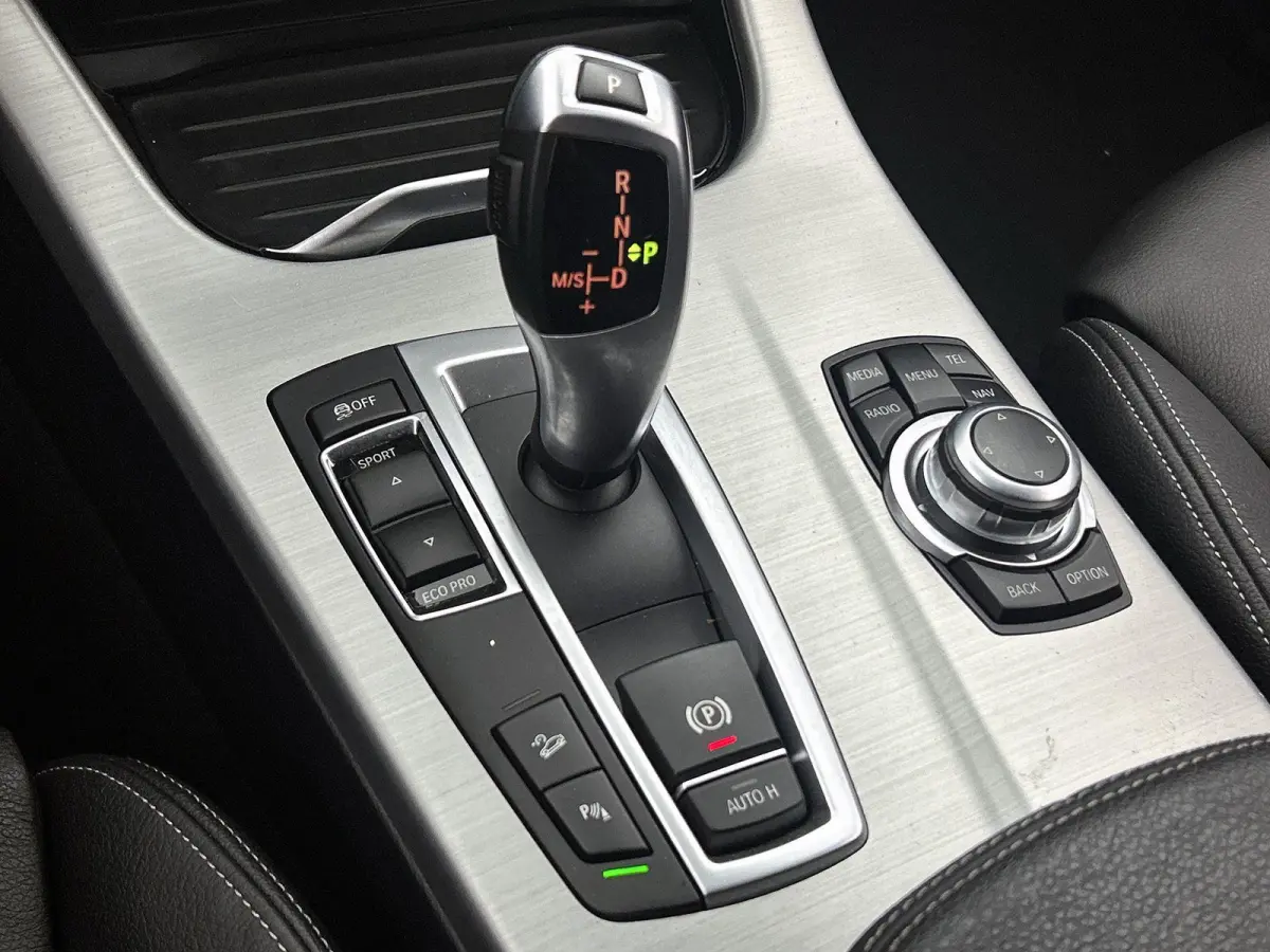 xDrive20i Executive | M SPORT PAKKET | NAVIGATIE | BLEUTOOTH | ELEKTRISCHE ACHTERKLEP |