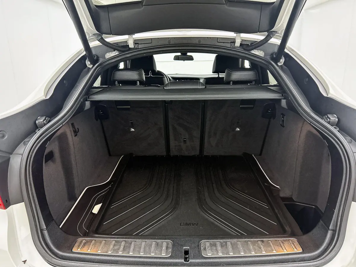 xDrive20i Executive | M SPORT PAKKET | NAVIGATIE | BLEUTOOTH | ELEKTRISCHE ACHTERKLEP |