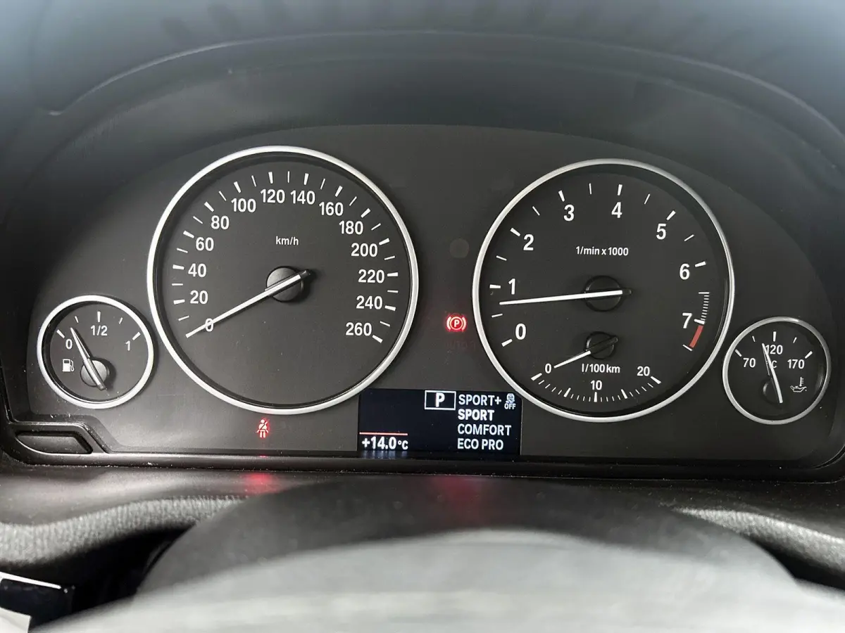 xDrive20i Executive | M SPORT PAKKET | NAVIGATIE | BLEUTOOTH | ELEKTRISCHE ACHTERKLEP |