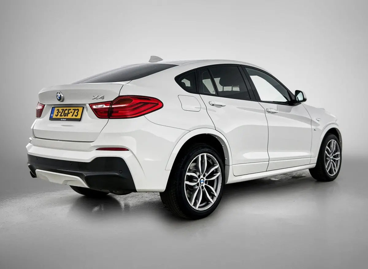 xDrive20i Executive | M SPORT PAKKET | NAVIGATIE | BLEUTOOTH | ELEKTRISCHE ACHTERKLEP |