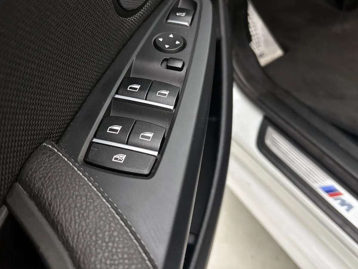 xDrive20i Executive | M SPORT PAKKET | NAVIGATIE | BLEUTOOTH | ELEKTRISCHE ACHTERKLEP |